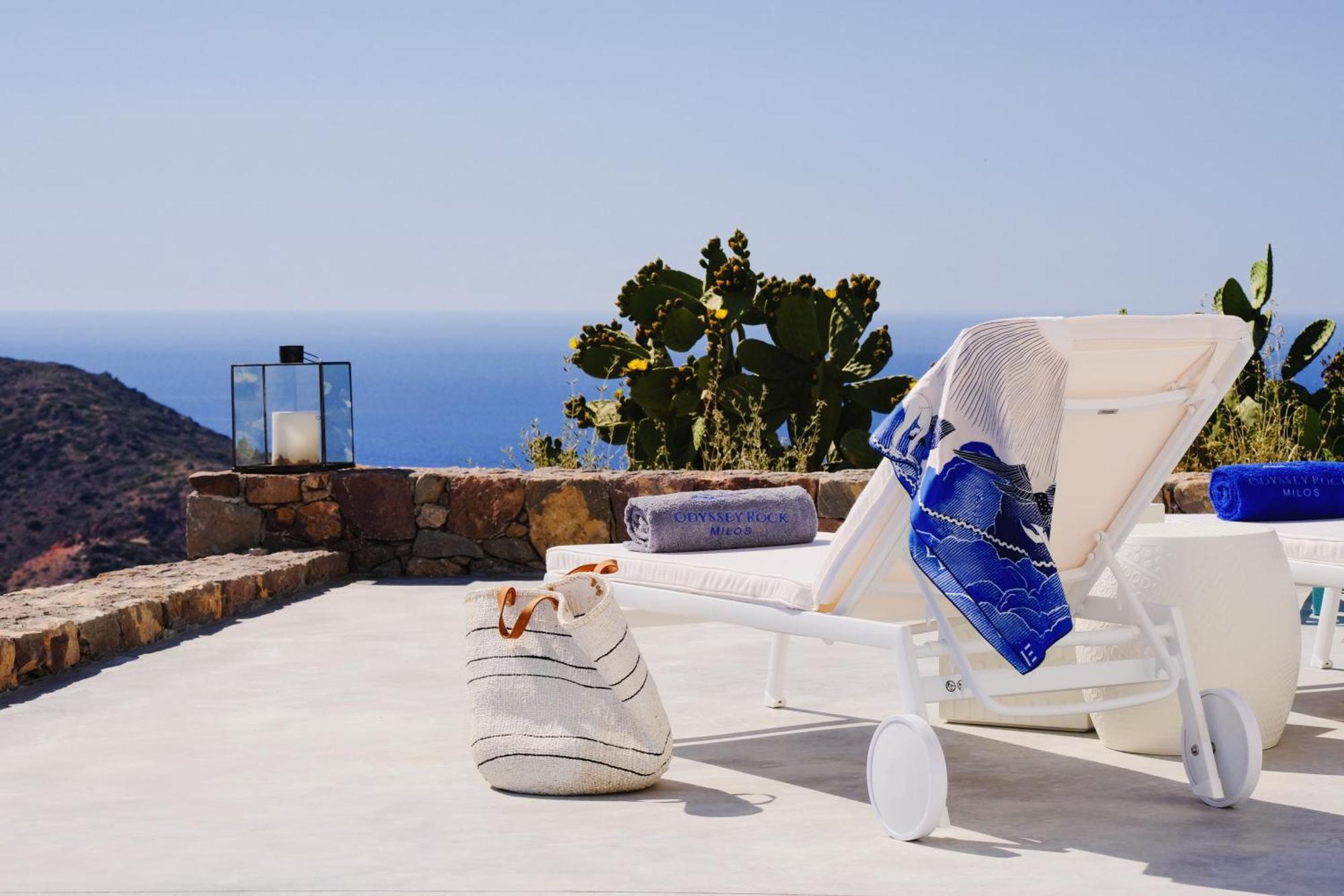Odyssey Rock Milos Sunset Suites Plaka  Habitación foto